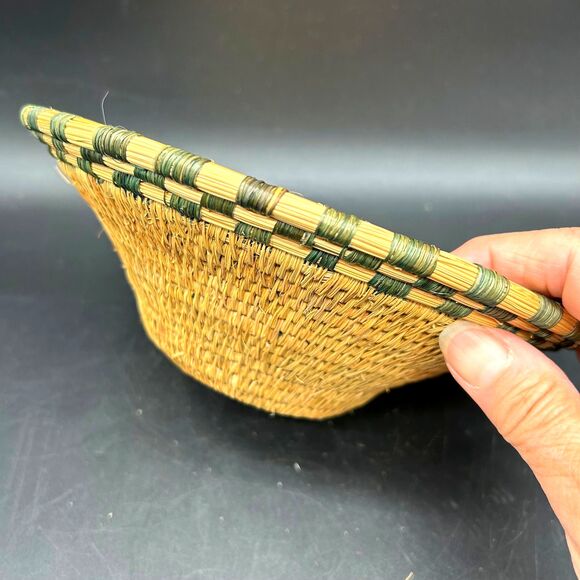 coiled straw basket 9” x 2.5” (Ajml) - Picture 1 of 4